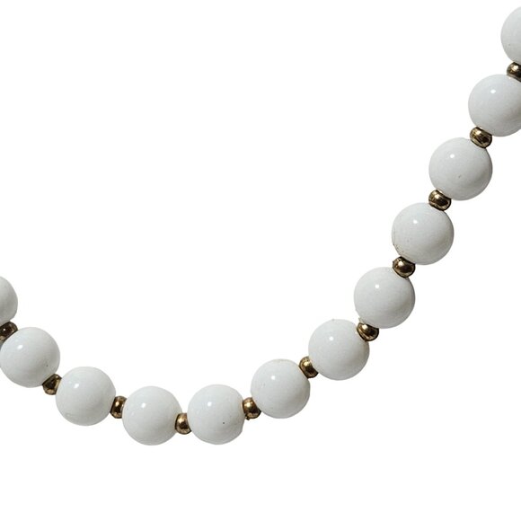 Vintage Elegant White Beaded Necklace Classic Retro 50s 60s Fashion Jewelry - Picture 2 of 5